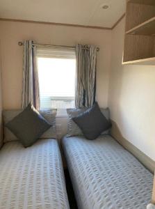Caravan - 3 Bedrooms, Sleeps 8