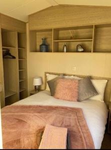 Caravan - 3 Bedrooms, Sleeps 8