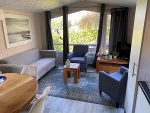 Mooi chalet in havenplaatsje op fietsafstand van het strand bij Ouddorp