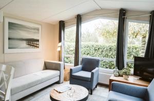 Mooi chalet in havenplaatsje op fietsafstand van het strand bij Ouddorp