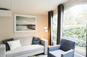 Mooi chalet in havenplaatsje op fietsafstand van het strand bij Ouddorp