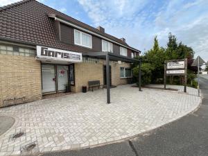 Garis Pension