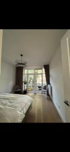 Fully renovated two bedroom apartment in the centre of Amsterdam