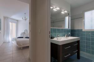Appartements Villa Mimosa - Piscine, tennis, terrasse vue mer, clim, wifi : photos des chambres