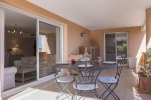 Appartements Villa Mimosa - Piscine, tennis, terrasse vue mer, clim, wifi : photos des chambres