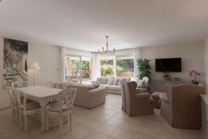 Appartements Villa Mimosa - Piscine, tennis, terrasse vue mer, clim, wifi : photos des chambres