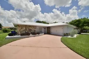 The Purple Palm House - Wauchula