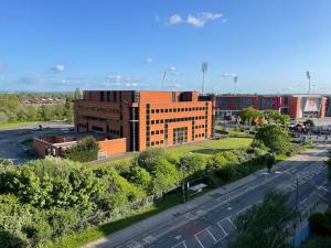 Old Trafford Penthouse Duplex - Steps from MUFC