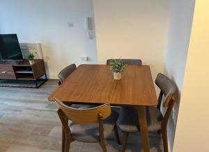 Old Trafford Penthouse Duplex - Steps from MUFC