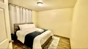 Movie Theater Near Slopes, Shops & TRAX - 2BR Bsmt - 西乔丹