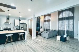 Amazing Views && Central Location