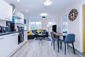 Modern Comfort - 1 Bedroom Apartment - Free Parking, Transit links, Close to Stadiums