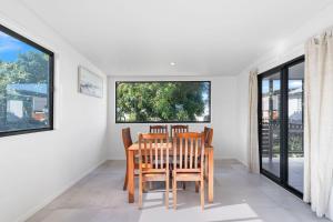 Highview Queensland Coastal Charm steps from Beach