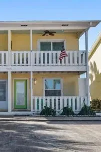 Private TROPICAL RETREAT VACATION HOME WITH MODERN AMENITIES - Upper Grand Lagoon