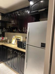 شقه راقية للإيجار شقة مفروشة حديثة بالقرب من شارع شهاب وجزيره العرب المهندسين القاهرة