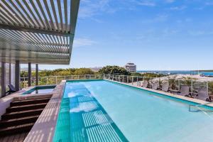 Coastal Harbour lights -Pool Gym & prime Location