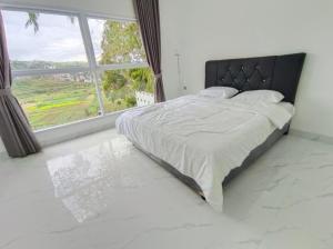Villa puncak bogor 3 Kamar Tidur at kota bunga - Privat pool dan marble konsep