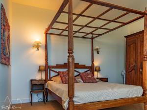Maisons de vacances Gite de charme avec piscine chauffee et sauna, au coeur d'une propriete historique en Val de Loire - FR-1-381-128 : photos des chambres