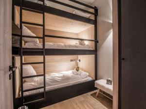 Courchevel 1550 - 5 pers, centre, parking, Wi-Fi - FR-1-631-199