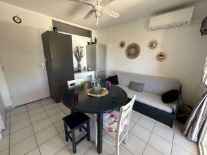 Appt 2 pièces avec terrasse, clim, piscine, parking à Port Camargue - FR-1-250-292