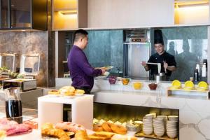 Atour Hotel Guangzhou Baiyun New Town Jiangxia Metro Station