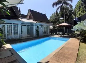 Villa kota bunga di puncak bogor ada kolam pribadi - Cibadak