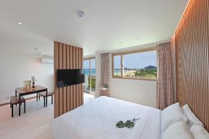 Ocean 2 You Resort Seorak Beach Hotel & Condo