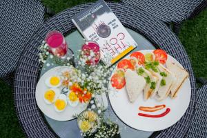 SaffronStays Bourbon - 2BR luxury villa with garden, BBQ, bonfire & valley views near Naukuchiatal & Bhimtal Lake