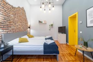 5 star Luxury Studio-Old Town Center