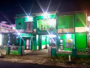 Puspa Tiara Syar'i Guci Mitra RedDoorz - Tuwel