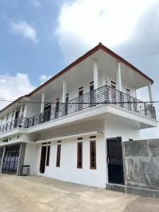 Vila AR Cisarua - 希萨鲁阿