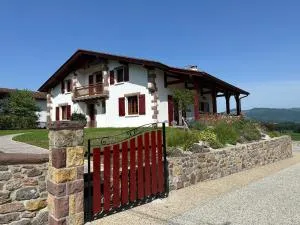 Location d'une maison typique du Pays Basque - Bussunarits-Sarrasquette