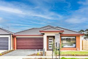 StayAU Charming 4BR Retreat in Wyndham Vale