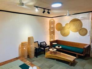 LARGE ROOM For FAMILY & BARKADA