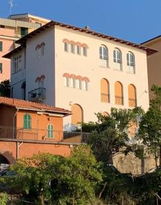 Deluxe Double Room with Side Sea View