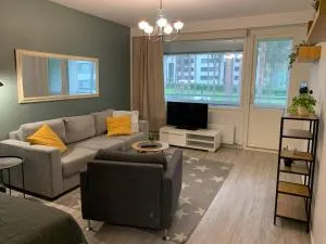 1BR Apartment TO8- big balcony, free parking - 肯佩莱