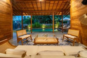 Kayu Retreat - Traditional luxe in calm area of Ubud