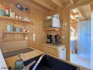 Chalet tout confort en lisière de forêt avec cheminée, terrasse et accès direct à un étang de pêche - FR-1-497-213