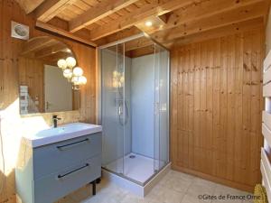 Chalet tout confort en lisière de forêt avec cheminée, terrasse et accès direct à un étang de pêche - FR-1-497-213
