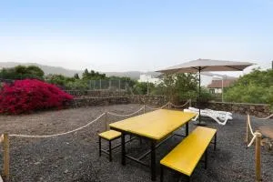 La Casa Amarilla - La Rosa