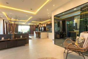 4 private modern Apartments SeaView Sleeps 16 v104