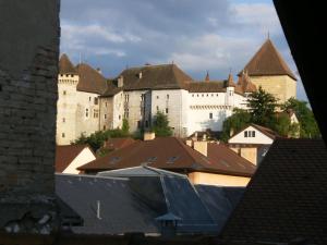 Appartements Au calme en vieille ville - Proche lac - Ambiance esprit brocante : photos des chambres