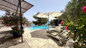 Villa Paladin - Spacious Villa with Pool near Garden Resort - 7 Min walk