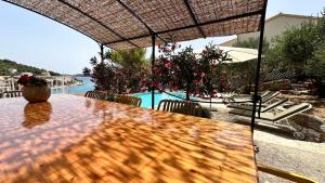 Villa Paladin - Spacious Villa with Pool near Garden Resort - 7 Min walk