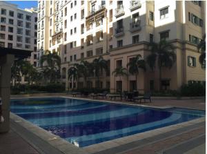 Spacious Rustic Condo in Resorts World across NAIA 3