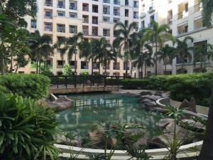 Spacious Rustic Condo in Resorts World across NAIA 3