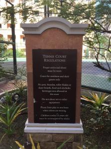 Spacious Rustic Condo in Resorts World across NAIA 3