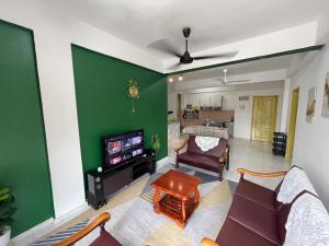 Peaceful Pines 4 ROOMS FULL AC & NETFLIX by EZYROOM MELAKA - 4hvězdičkové hotely ve městě Ayer Keroh