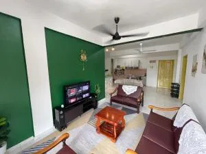 Peaceful Pines 4 ROOMS FULL AC & NETFLIX by EZYROOM MELAKA - Kampong Sungai Putat