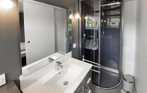 Maisons de vacances 4 Bedroom Gorgeous Home In Sibiril : Maison de Vacances 4 Chambres